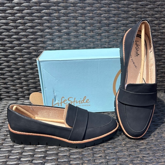 Black Suede Loafer Size 8 WIDE - Picture 1 of 5
